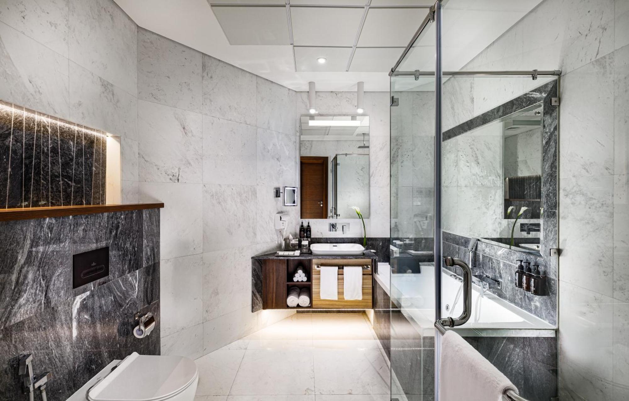 Millennium Place โดฮา ภายนอก รูปภาพ Bathroom