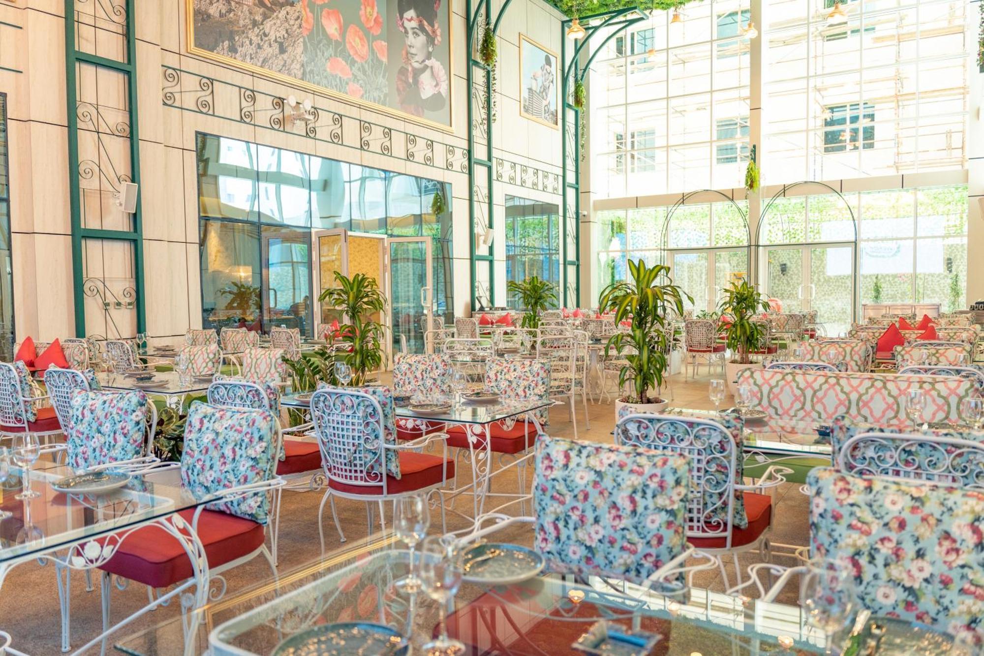 Millennium Place โดฮา ภายนอก รูปภาพ The interior of the restaurant