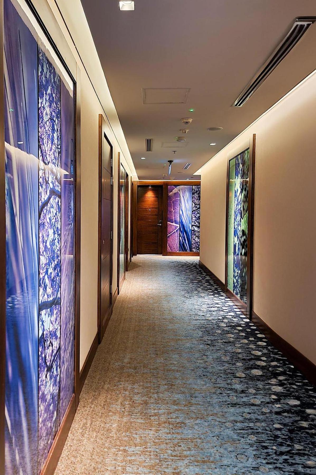 Millennium Place โดฮา ภายนอก รูปภาพ A corridor at the hotel
