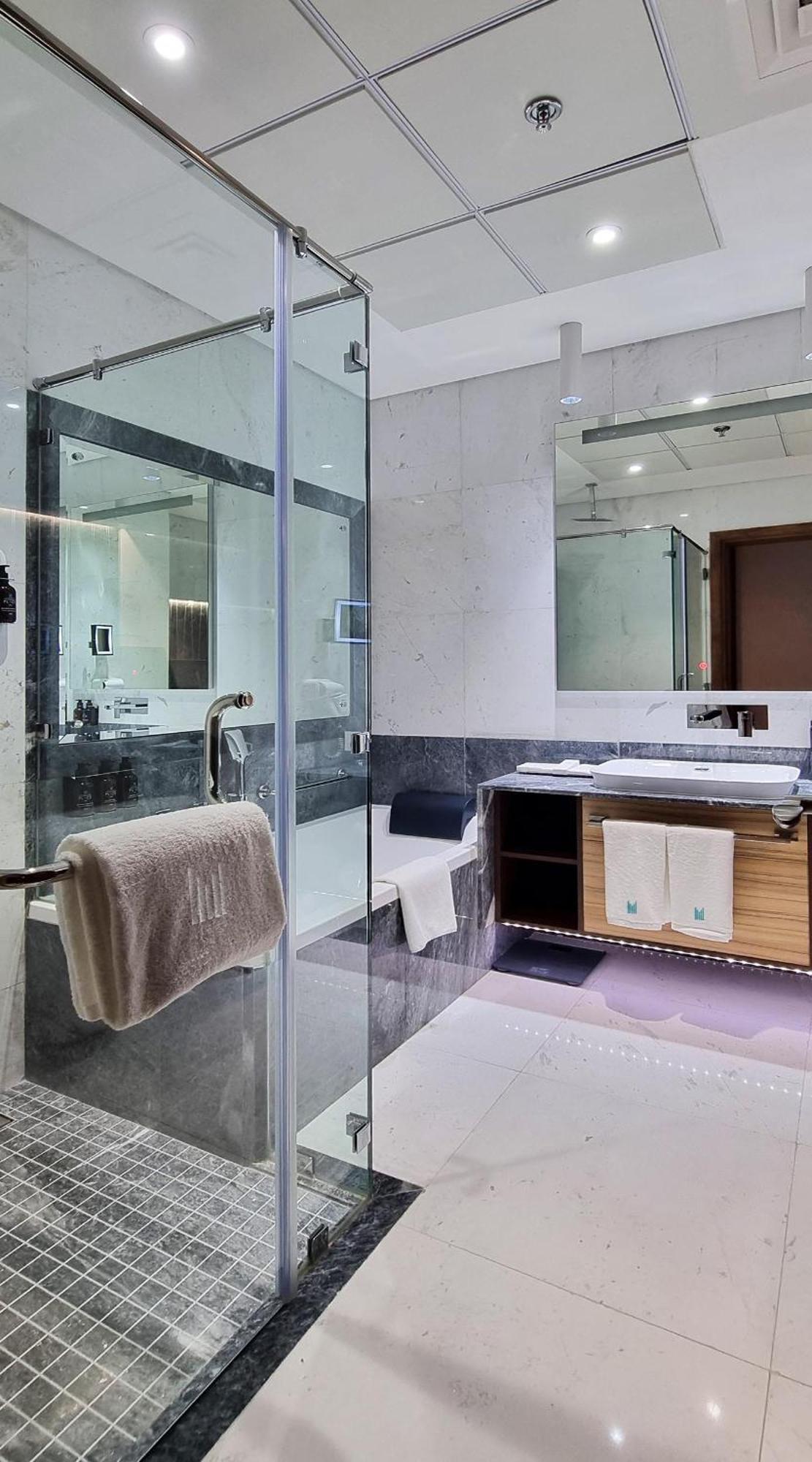 Millennium Place โดฮา ภายนอก รูปภาพ Bathroom